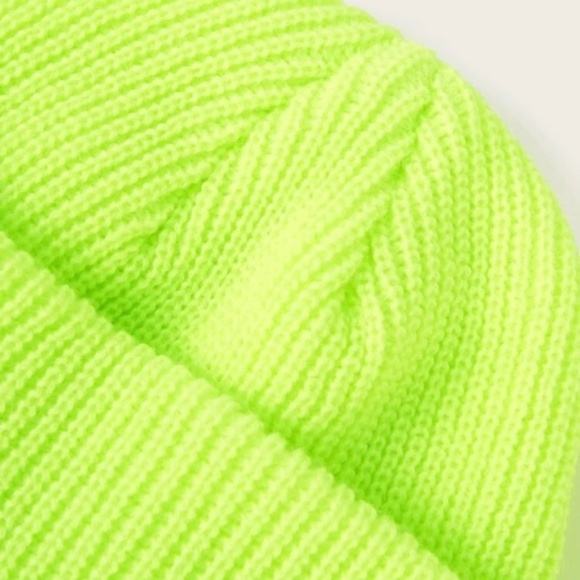 ❄️ RESTOCK 🚨 Neon Green Ribbed Beanie - Picture 2 of 6